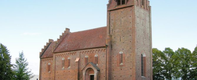 Kyrka byggd i tegel